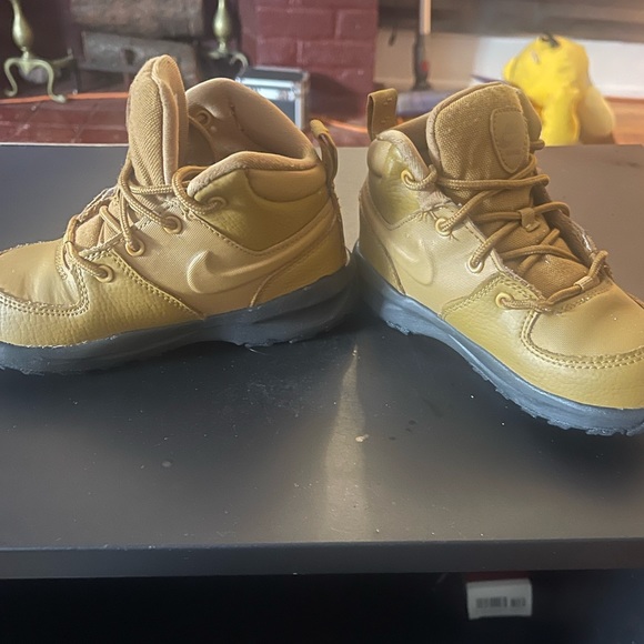 Little kids Nike boots size 10 - Picture 2 of 6